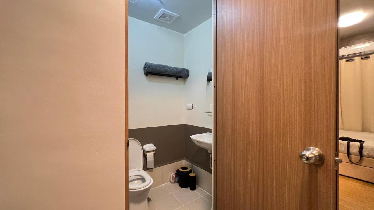 Taguig Budget Airbnb With Amenities Near Bgc And Airport