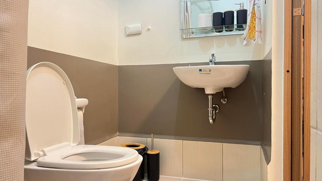 Apartment Taguig Budget Airbnb With Amenities Near Bgc And Airport Manila